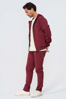 BURGUNDY FORM TAPERED CHINO